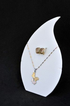 EXH. DE CADENA EN HOJA Altura 20 cm.